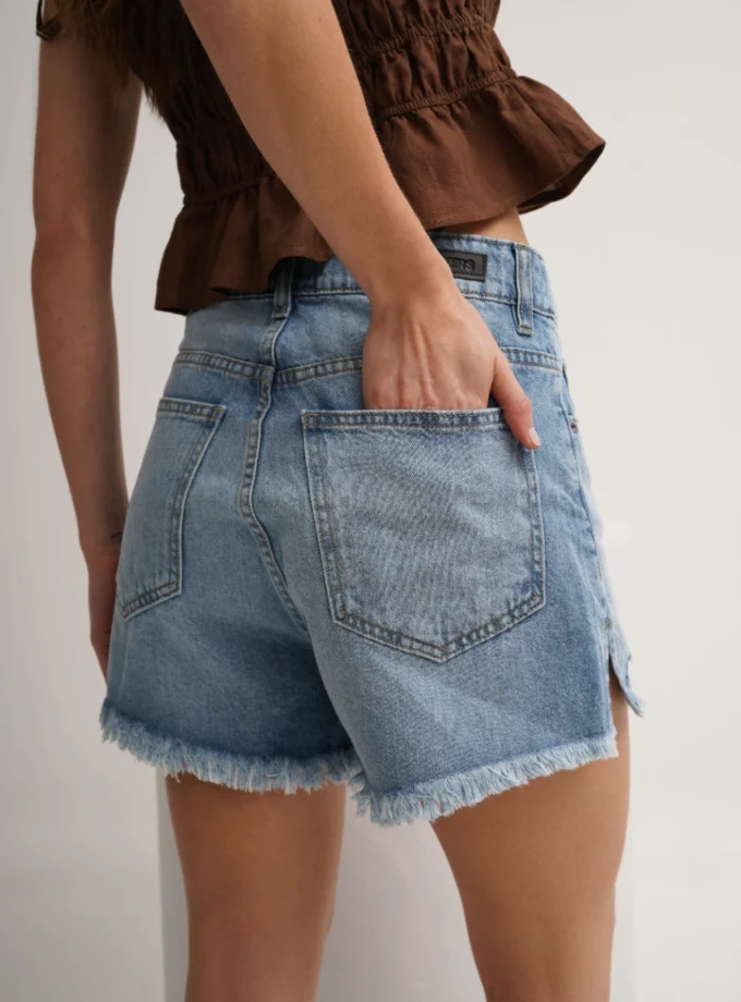 Short Chelsea Cooper