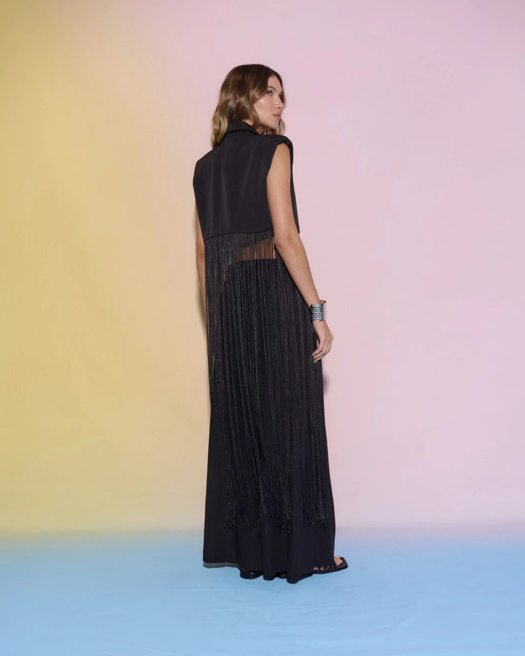 chaleco-cerdena-mono-corto-piel-negro-y-botas-california-negro-cinturon-11-9d68a97a26d1eba1a317604535364886-1024-1024