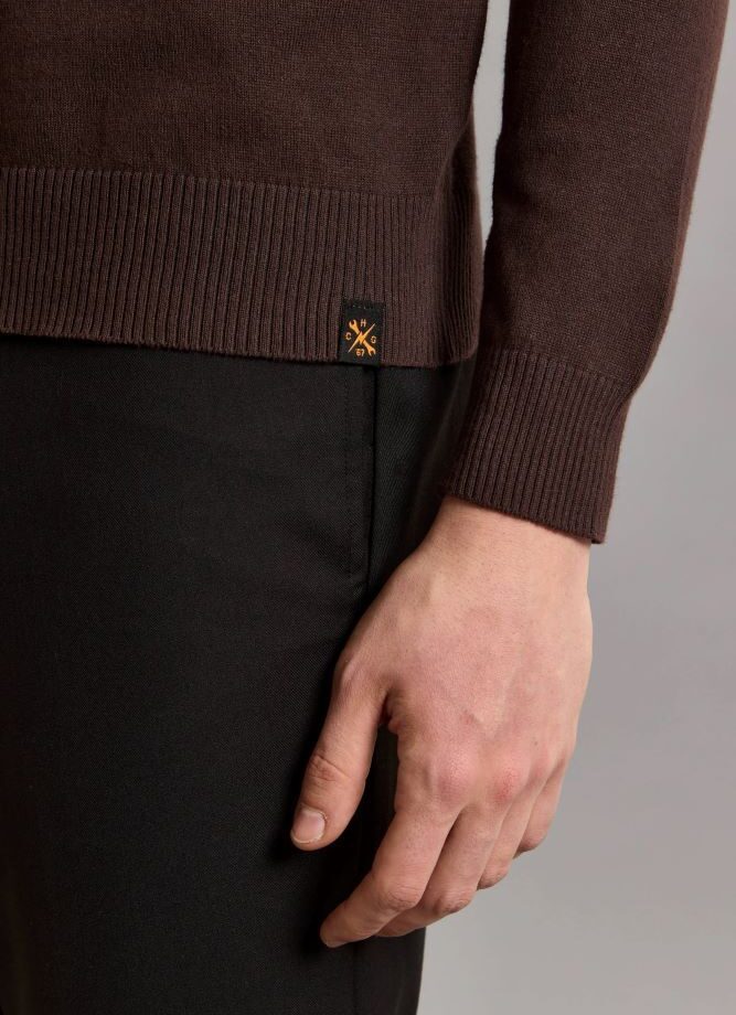 Sweater Garage Road 01