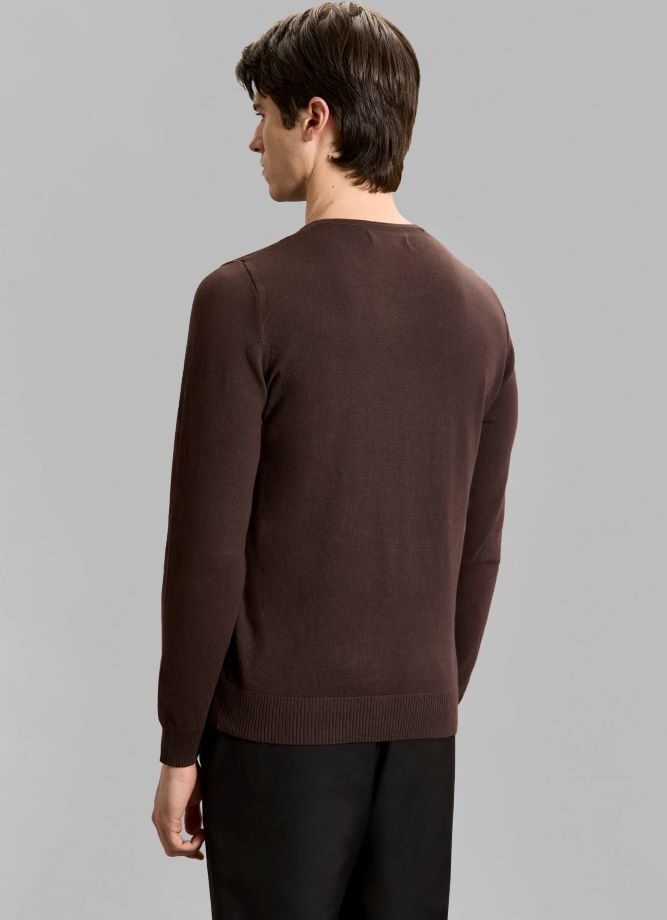 Sweater Garage Road 01